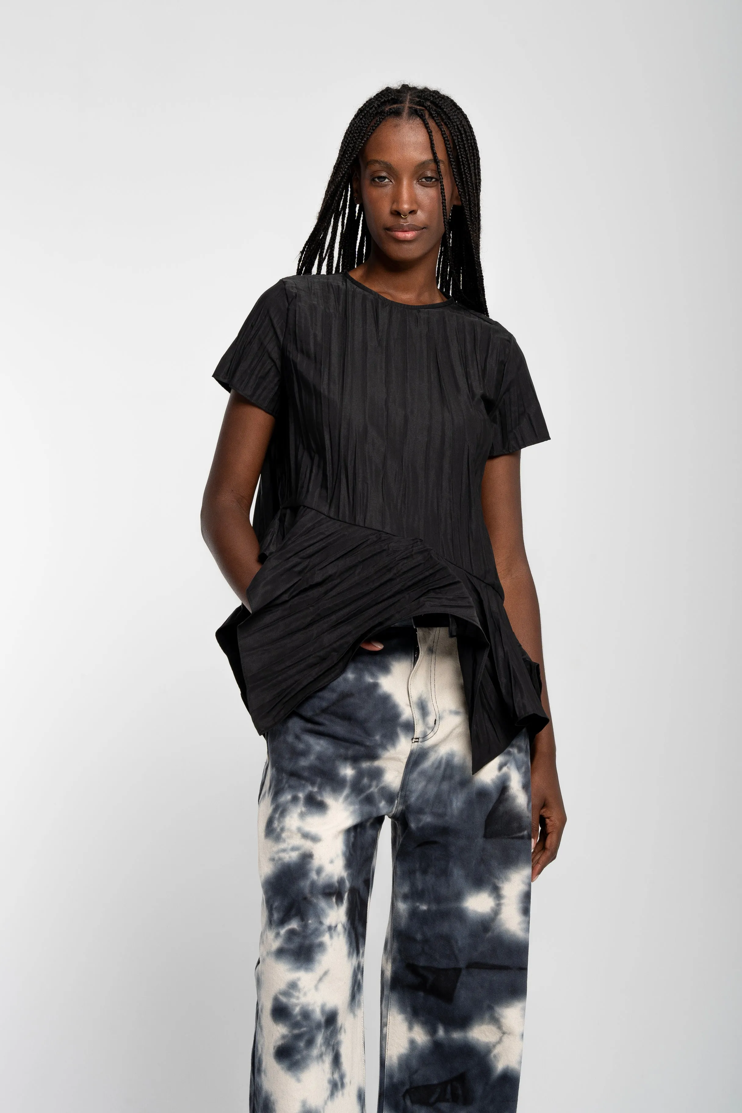 BLACK CAP SLEEVE PLISSE T-SHIRT