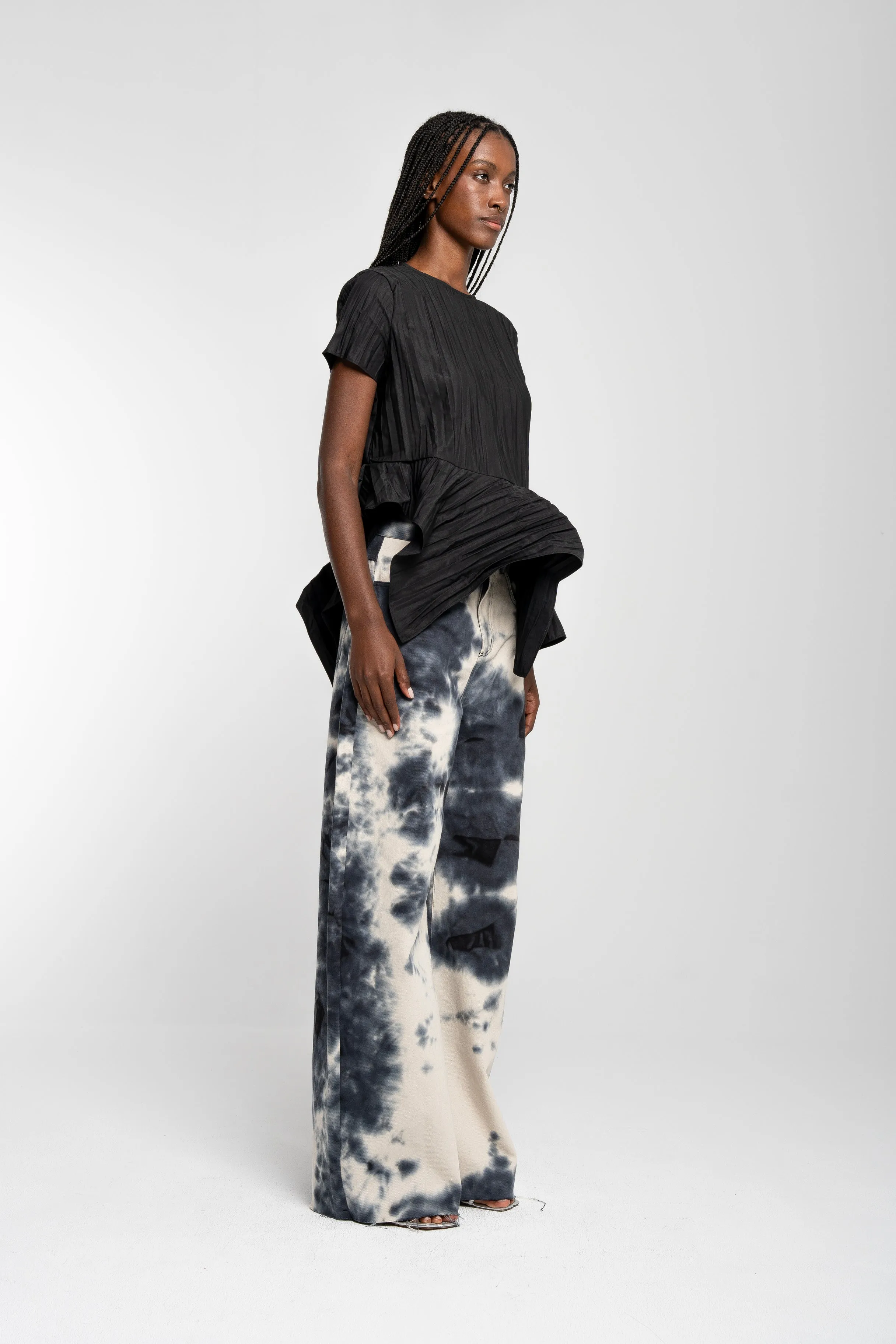 BLACK CAP SLEEVE PLISSE T-SHIRT