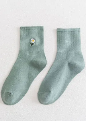 Daisy Embroidered Crew Socks - Green