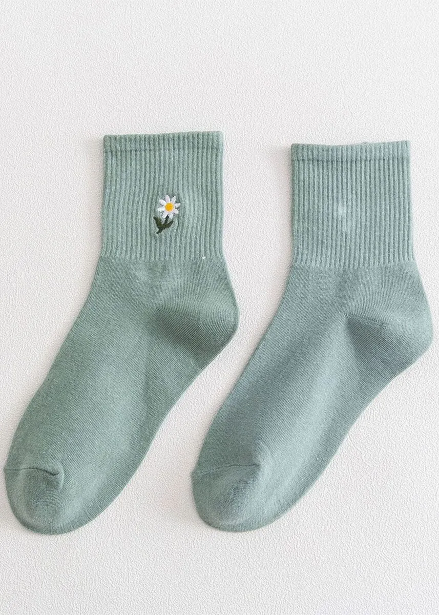 Daisy Embroidered Crew Socks - Green