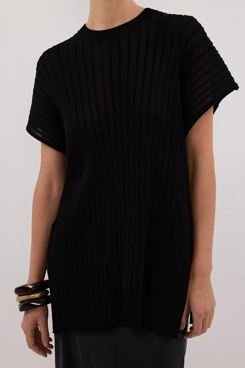 JADE BLACK SLEEVELESS KNIT TOP