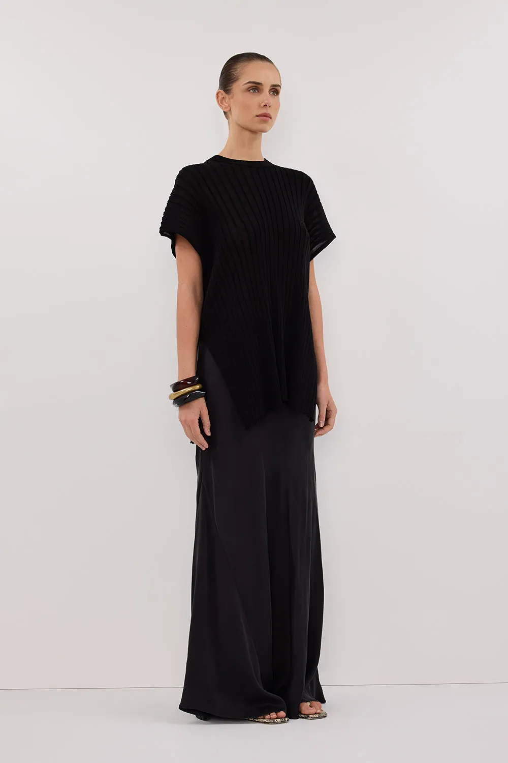 JADE BLACK SLEEVELESS KNIT TOP