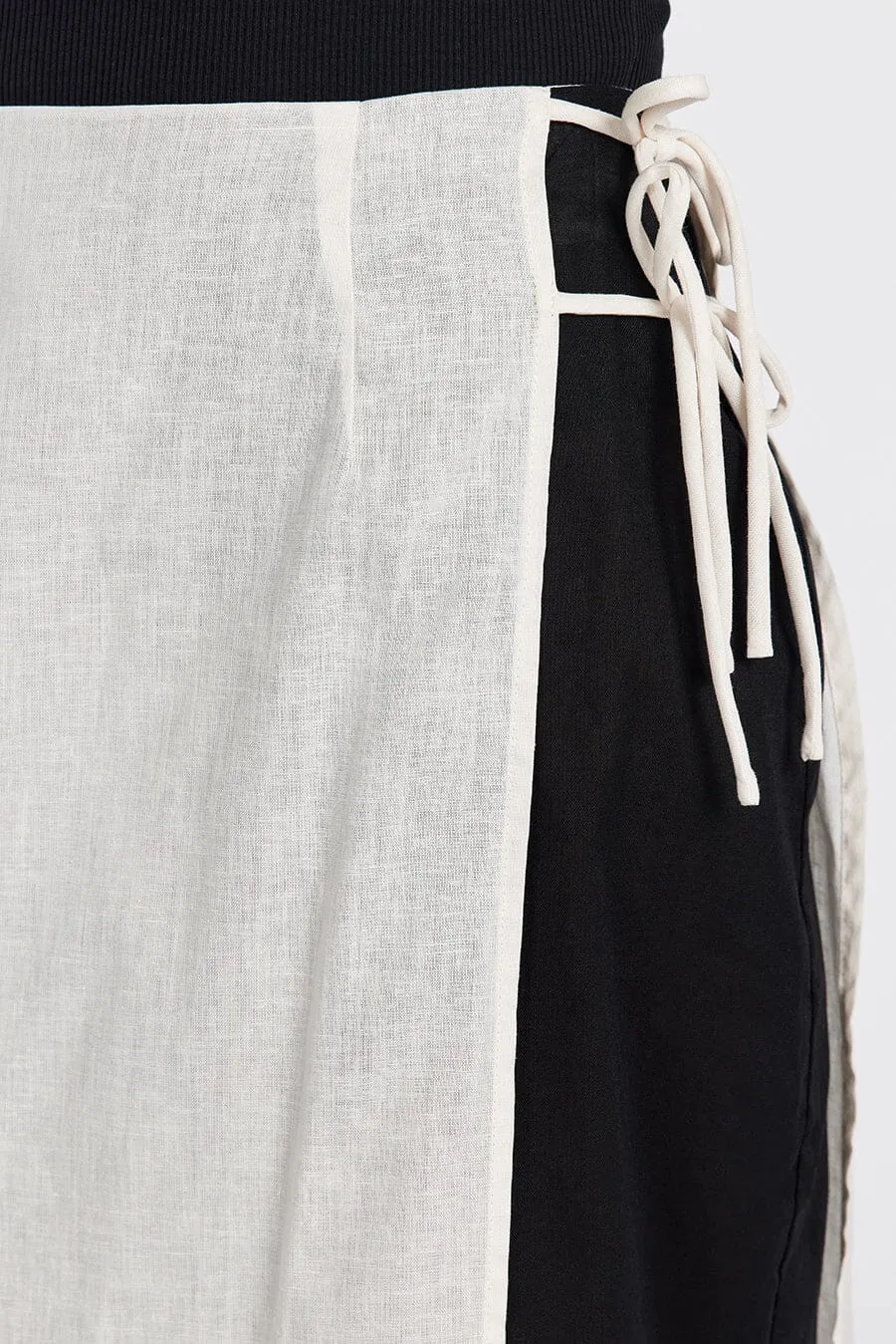 MEGAN CREAM/BLACK WRAP SKIRT