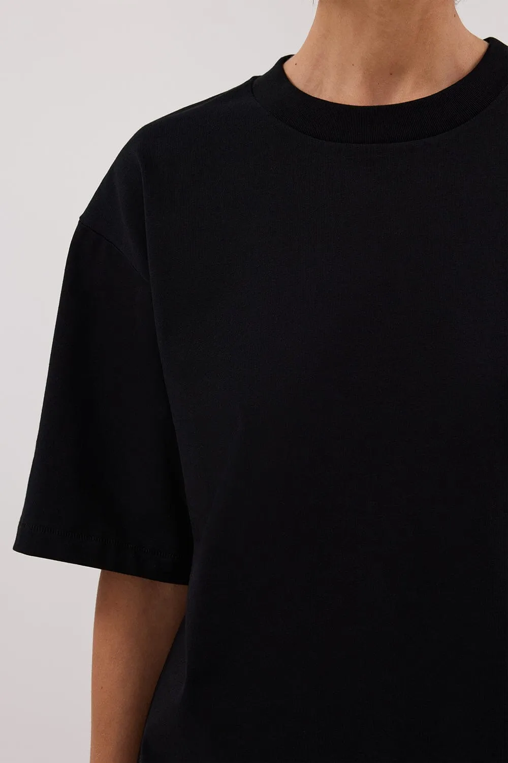 NOAH BLACK LONGLINE TEE