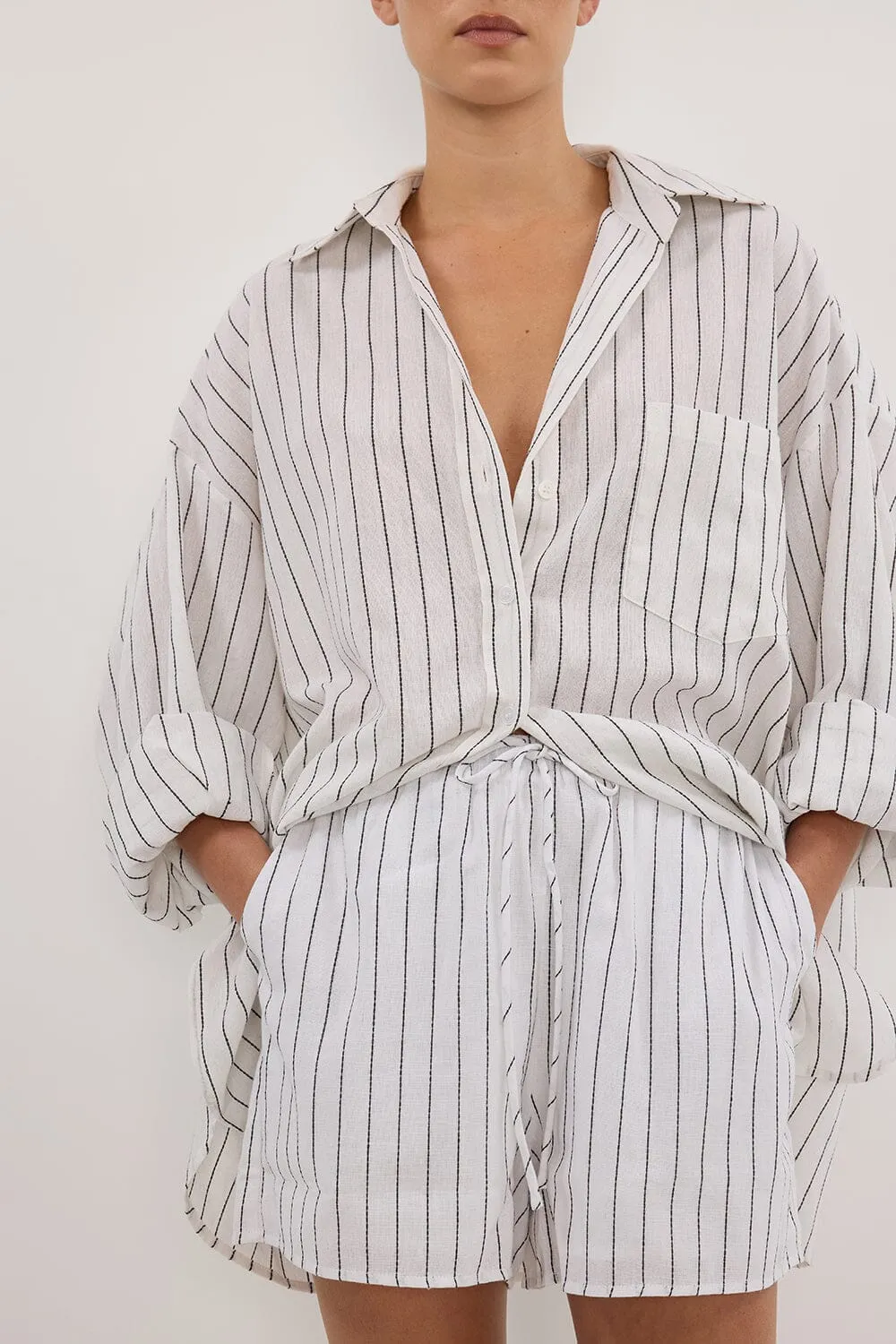 OLLIE WHITE STRIPE SHORT