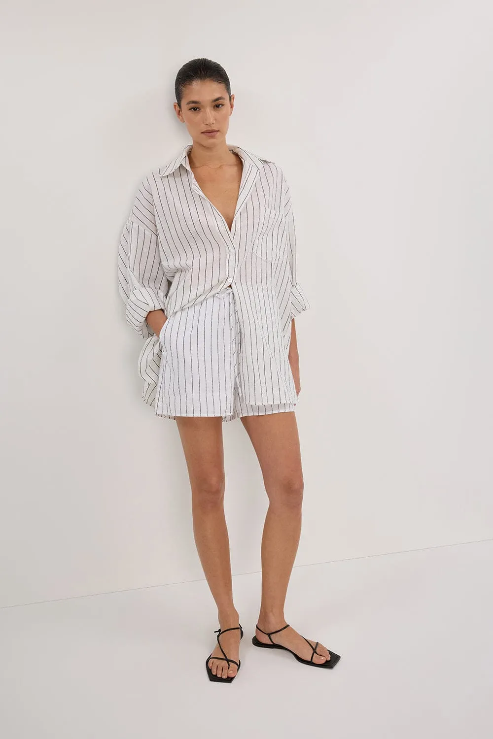 OLLIE WHITE STRIPE SHORT
