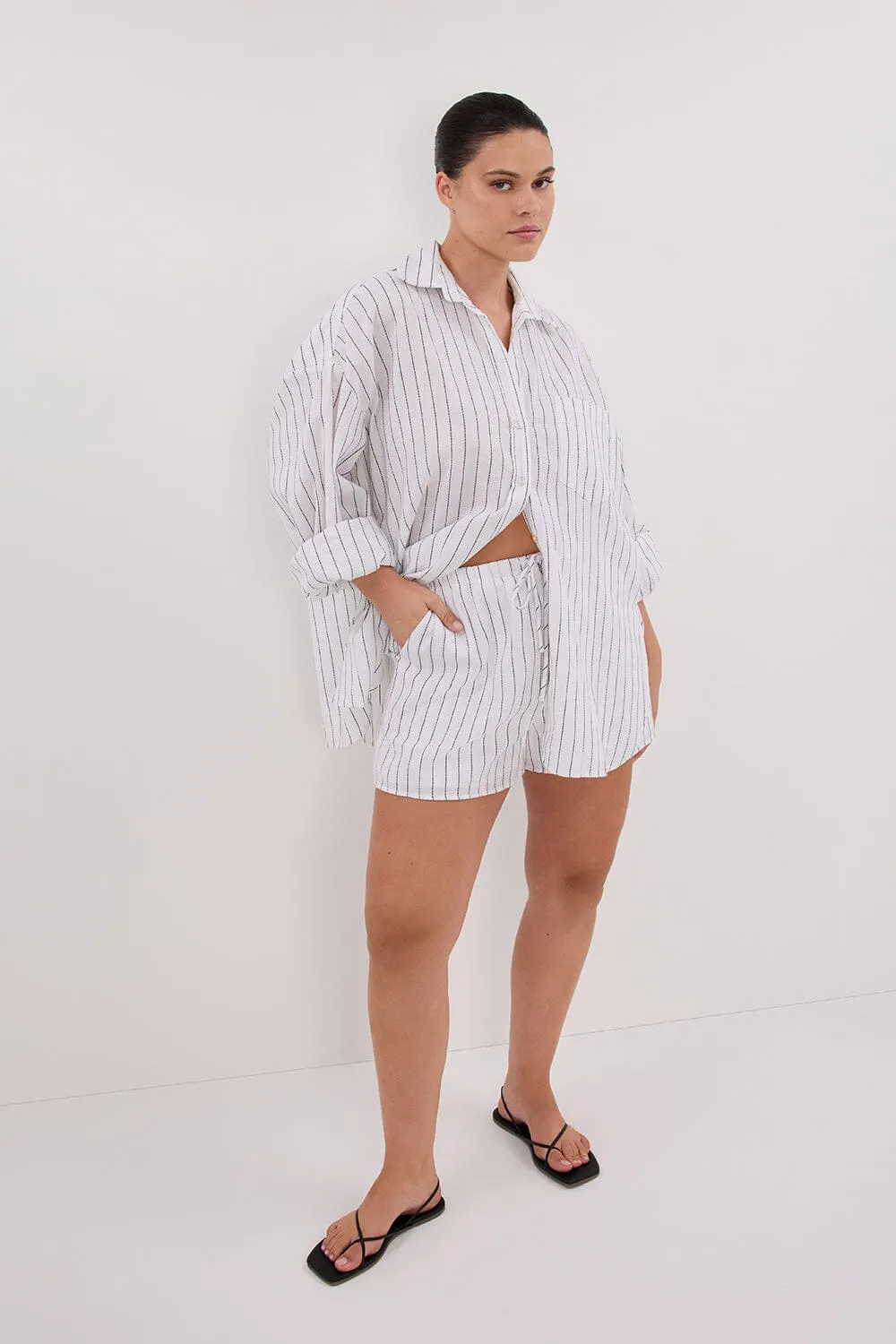 OLLIE WHITE STRIPE SHORT