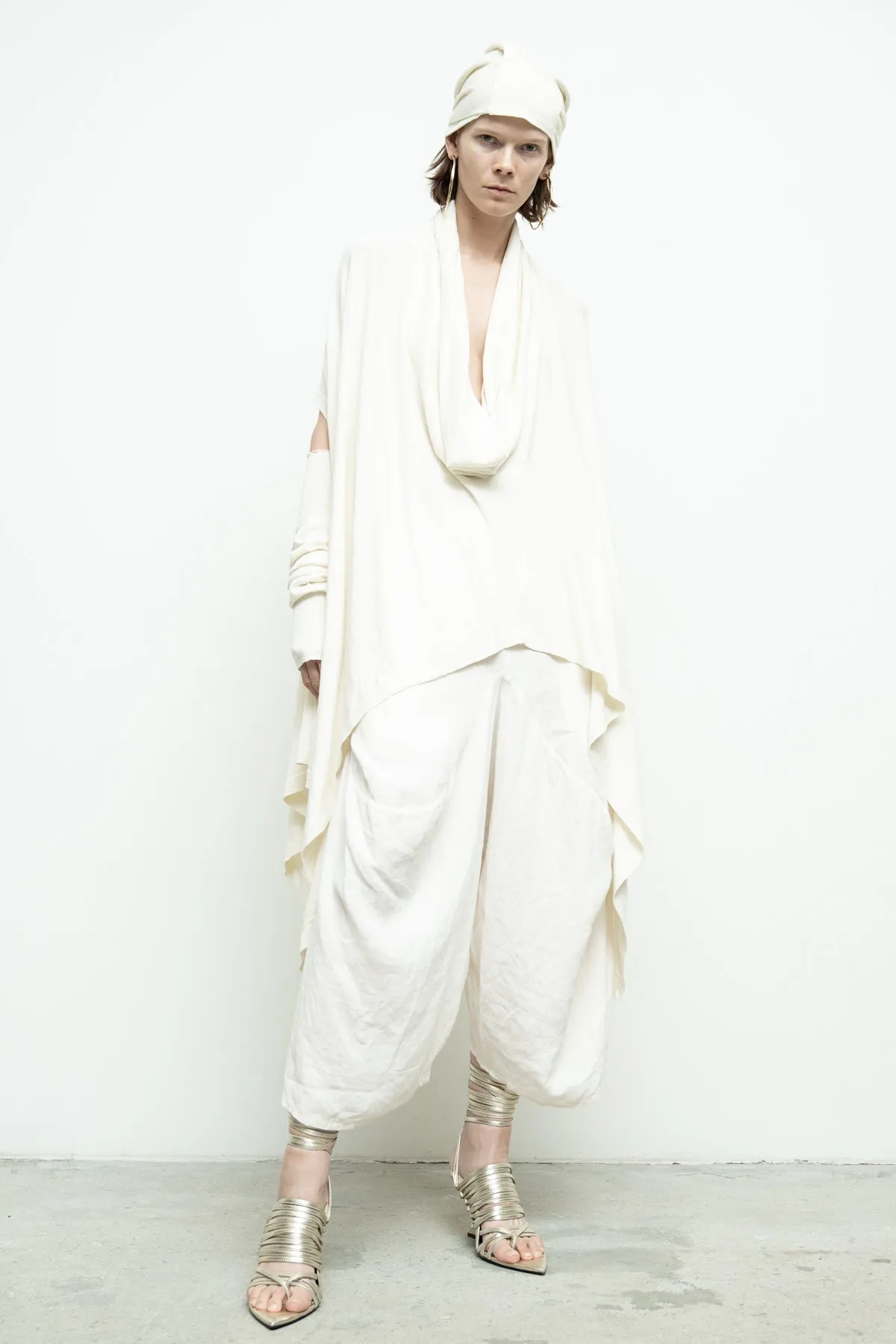 Serius Sleeveless Sweater