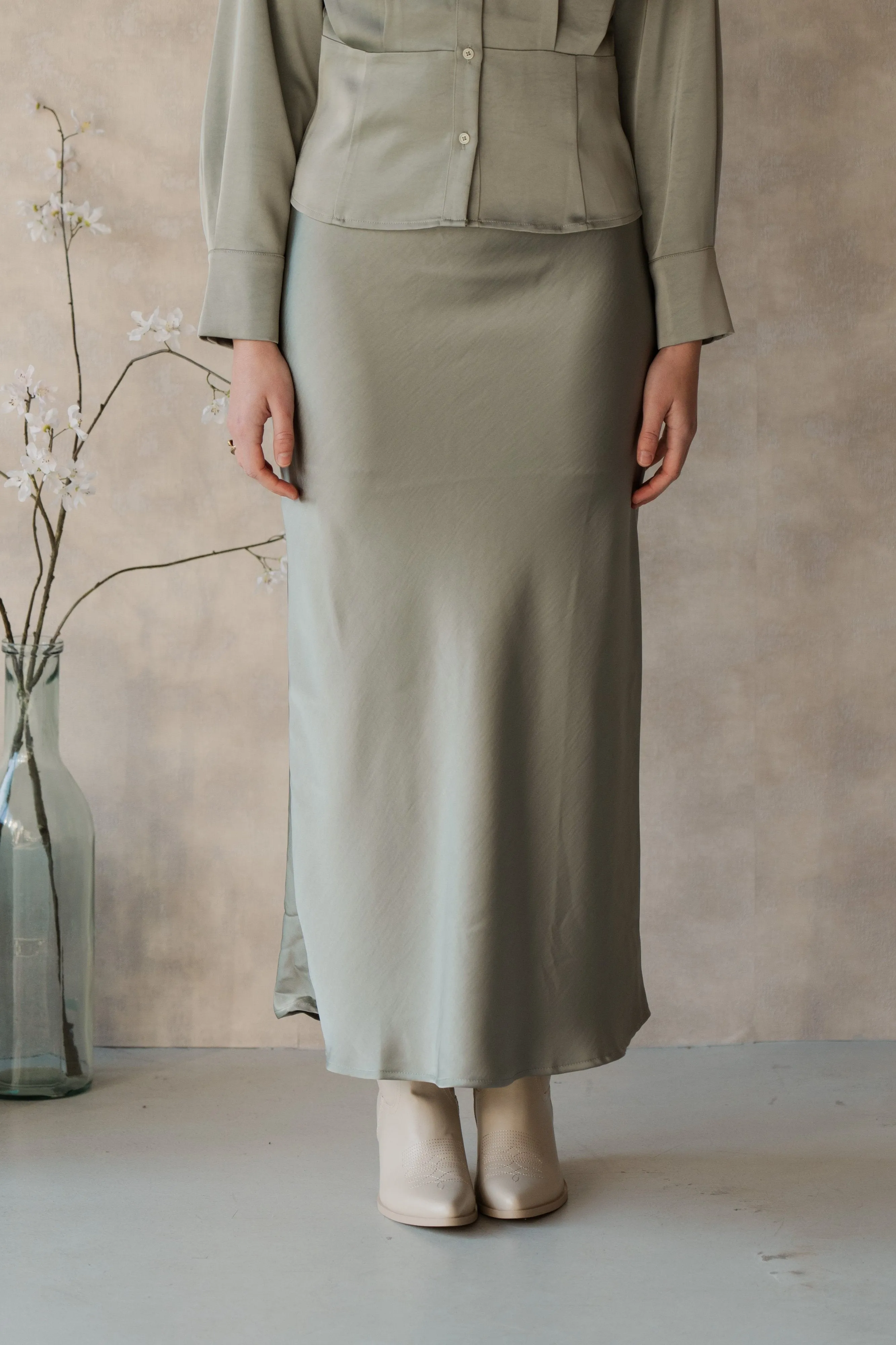 Vicky Heavy Sateen Skirt Smoke Green